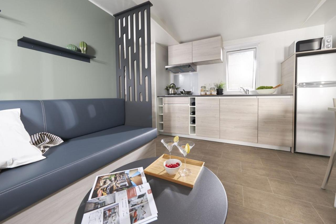 Les Chapelains Hotel Saillans  Eksteriør billede